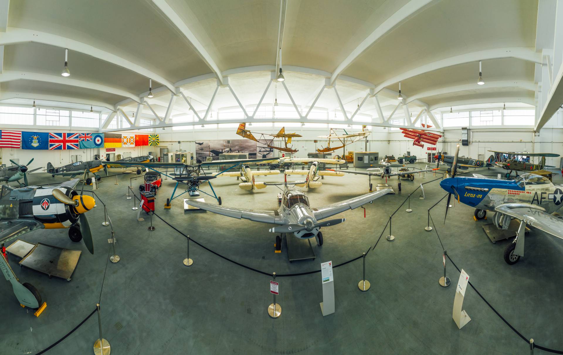 Hangar 10 in Zirchow