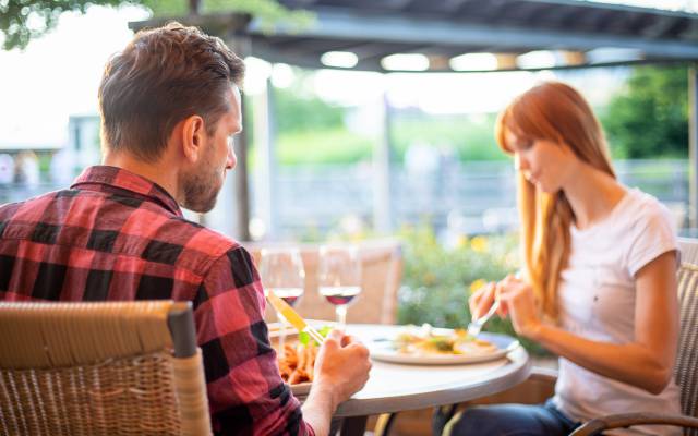 Mittagessen im Außenbereich des Restaurants Hotel Seeklause