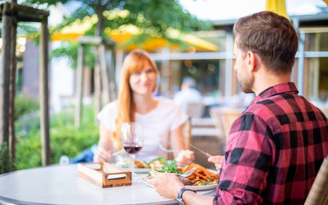 Essen im Außenbereich des Restaurants Hotel Seeklause