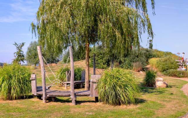 Abenteuerspielplatz im Sommer 