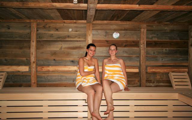 Frauen in der Katensauna im Hotel Seeklause