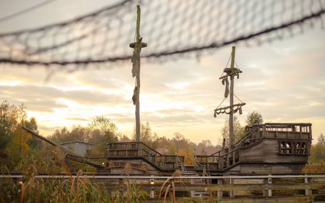 Piratenschiff in Abenddämmerung