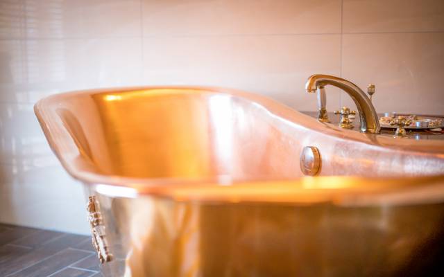 Messingwanne für Bäder im Wellnessbereich